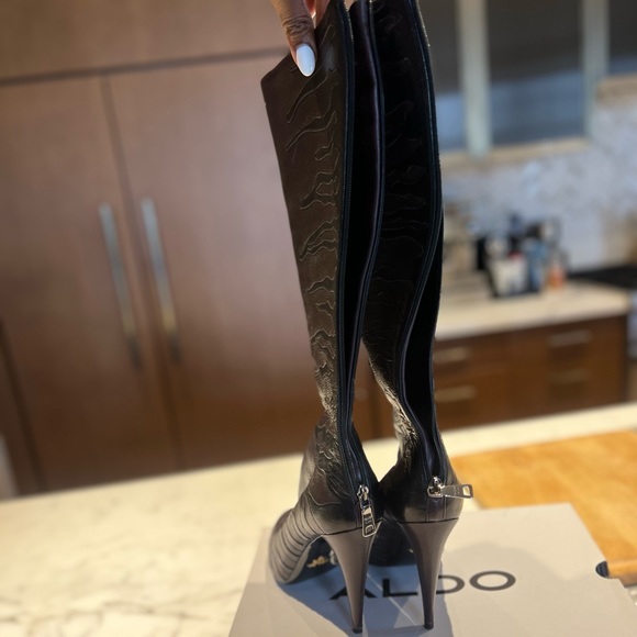 Exotic Milan Prada Boots - Size 40.5 😇 - Picture 2 of 5